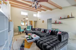 Photo #6: 6385798 Listing