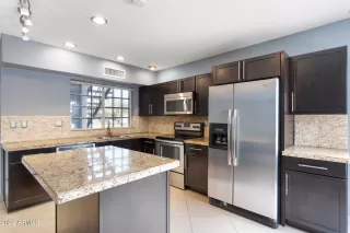 Photo #5: 6386179 Listing