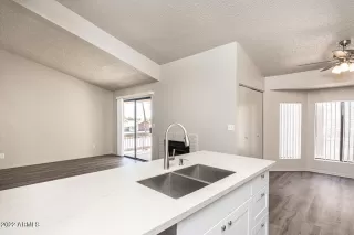 Photo #5: 6386258 Listing