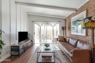 Photo #6: 6386327 Listing