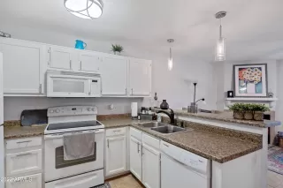 Photo #5: 6386412 Listing