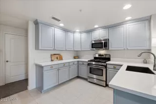 Photo #5: 6387130 Listing