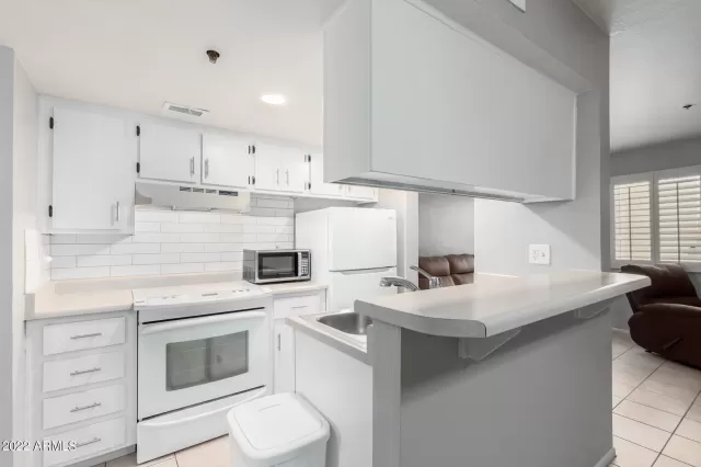 MLS: 6387172 Condo For Sale