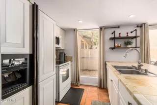 Photo #5: 6387601 Listing 