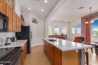 Photo #5: 6387677 Listing