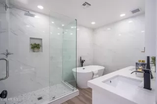 Photo #3: 6387719 Listing