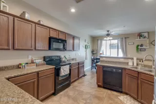 Photo #4: 6387800 Listing