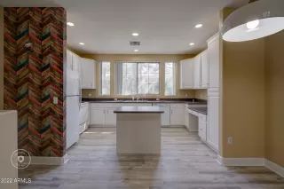 Photo #3: 6389100 Listing