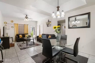 Photo #4: 6389965 Listing