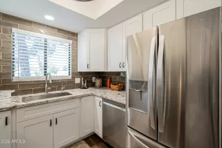 Photo #6: 6390259 Listing 