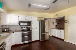 Photo #6: 6390314 Listing