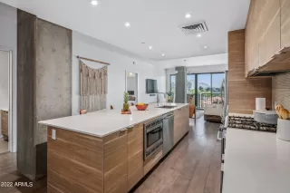 Photo #5: 6390817 Listing