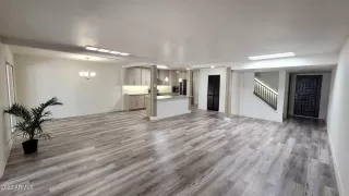 Photo #6: 6390830 Listing