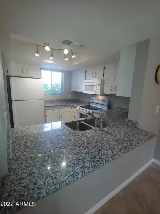 Photo #2: 6391268 Listing 