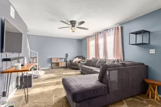 Photo #4: 6391269 Listing