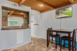 Photo #5: 6391269 Listing