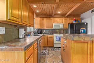 Photo #6: 6391269 Listing