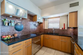 Photo #5: 6391361 Listing