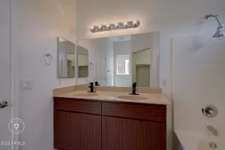 Photo #5: 6391426 Listing