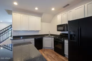 Photo #6: 6391877 Listing