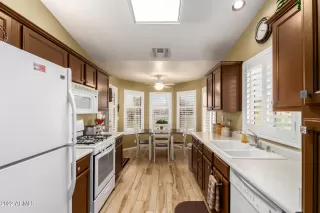 Photo #5: 6391880 Listing