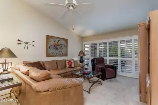 Photo #4: 6392000 Listing