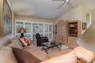 Photo #5: 6392000 Listing