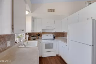 Photo #5: 6392630 Listing