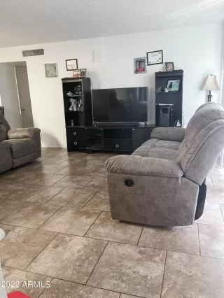 Photo #4: 6394120 Listing