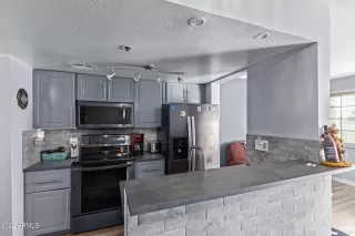 Photo #2: 6394411 Listing 