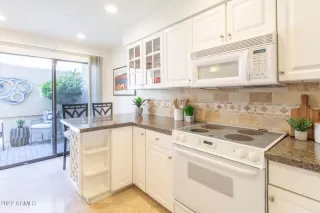 Photo #3: 6394527 Listing