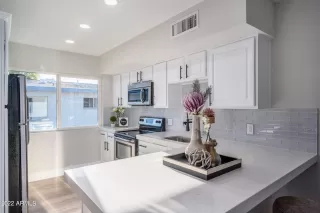 Photo #4: 6394622 Listing