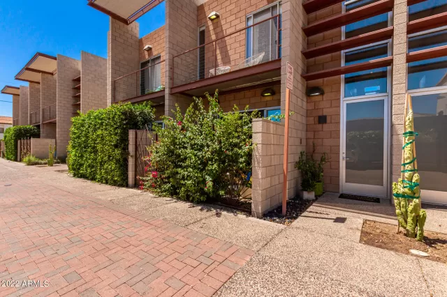 MLS: 6395083 Condo For Sale