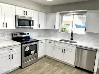 Photo #3: 6395703 Listing