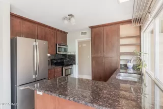 Photo #6: 6395743 Listing