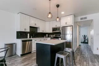 Photo #4: 6396129 Listing 
