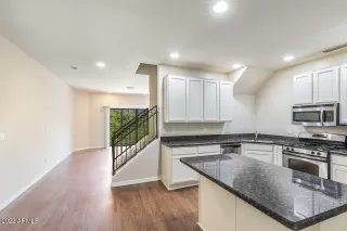 Photo #4: 6396342 Listing