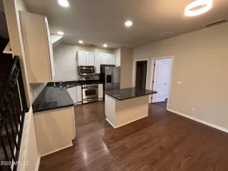 Photo #5: 6396342 Listing