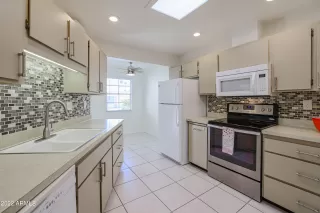 Photo #6: 6396358 Listing 