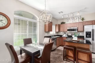 Photo #5: 6396822 Listing