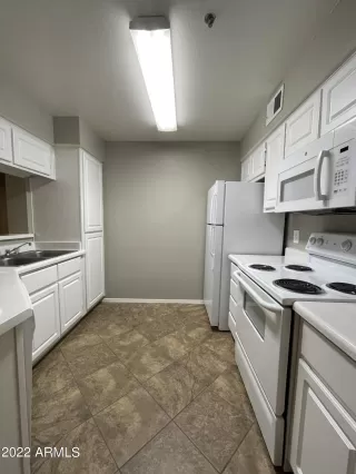 Photo #5: 6396920 Listing 