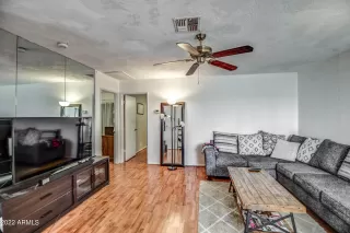 Photo #5: 6397217 Listing