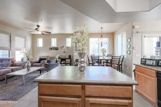 Photo #5: 6397396 Listing