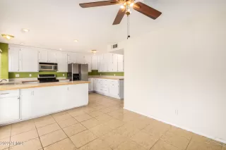 Photo #6: 6397705 Listing 