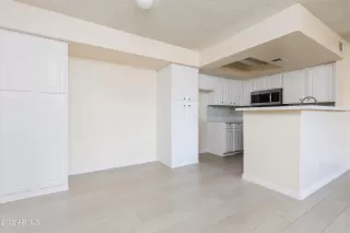 Photo #6: 6397776 Listing