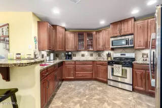 Photo #5: 6397838 Listing