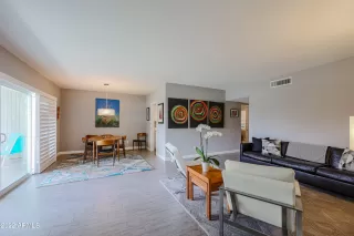 Photo #6: 6398090 Listing