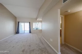 Photo #4: 6398162 Listing