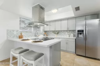 Photo #5: 6398267 Listing