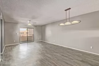 Photo #5: 6398886 Listing